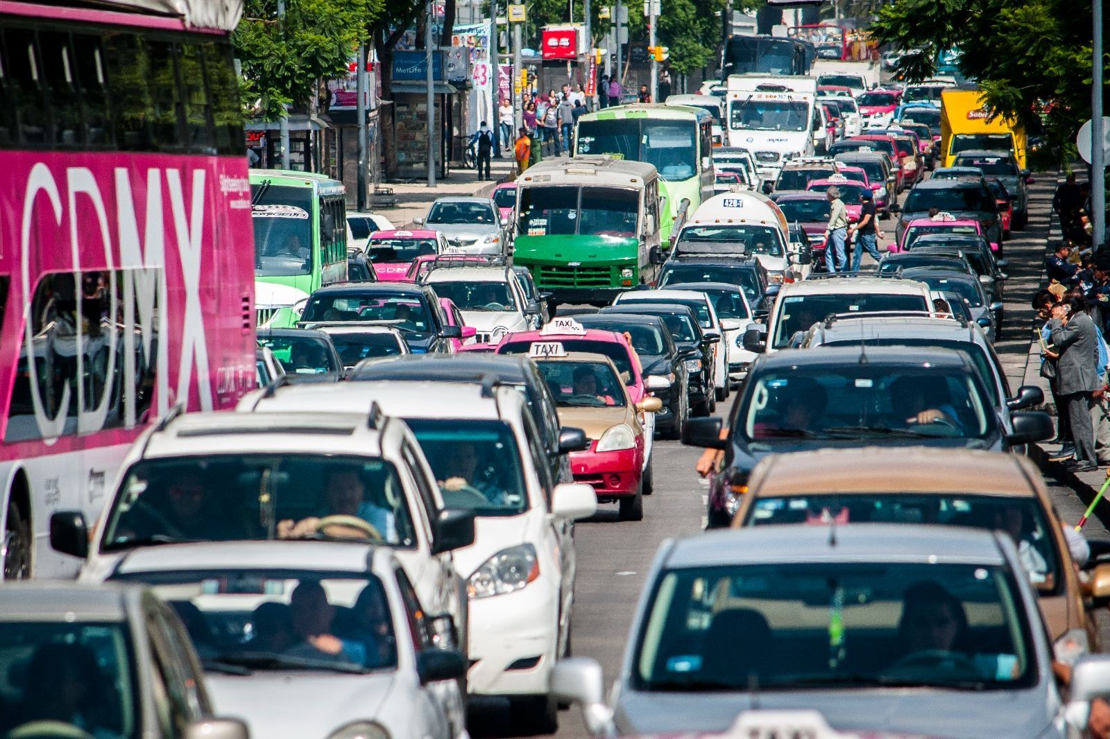 ¿Sabías que la altitud puede afectar el rendimiento de tu auto? Aquí te explicamos todo