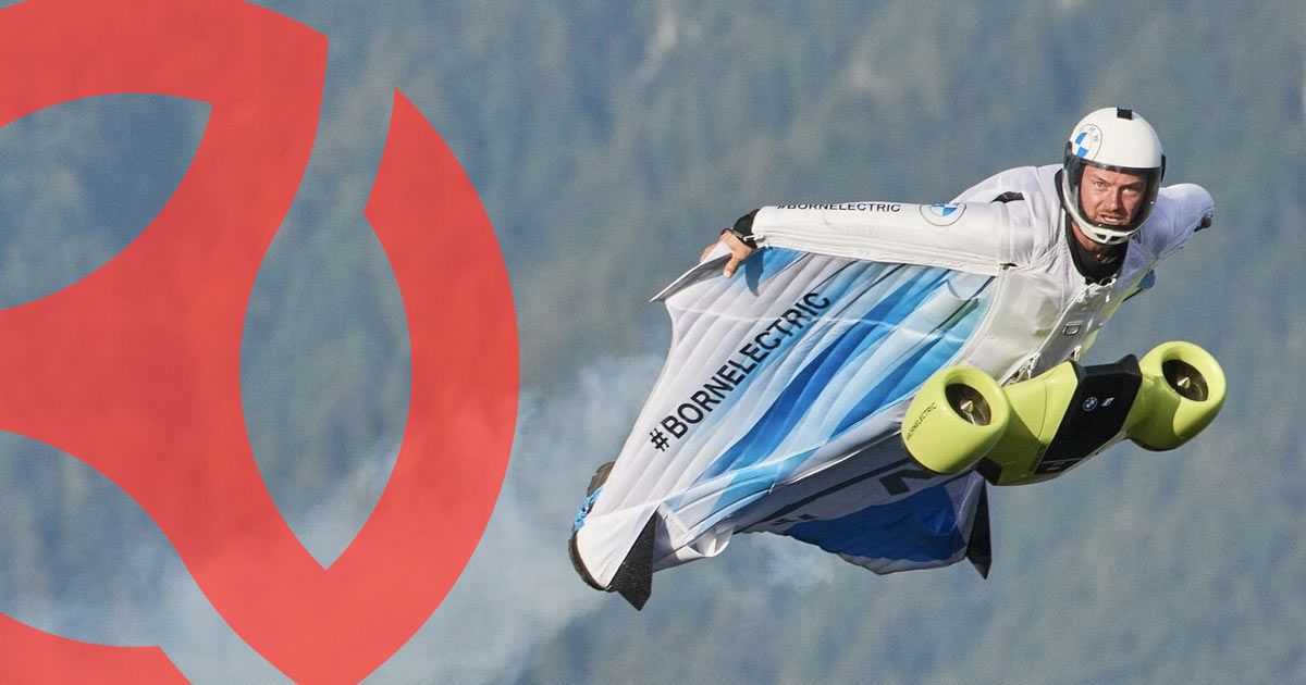 BMW wingsuit vuela a más de 300 km/h