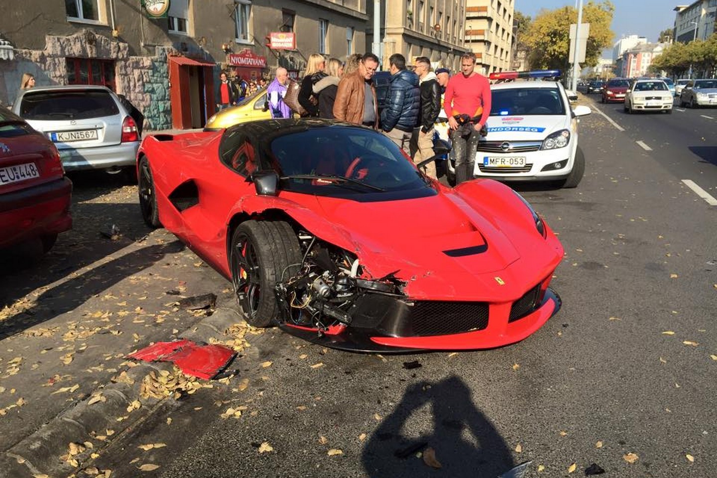Esto es lo que pasa cuando combinas poca experiencia al volante con muchos caballos de fuerza
