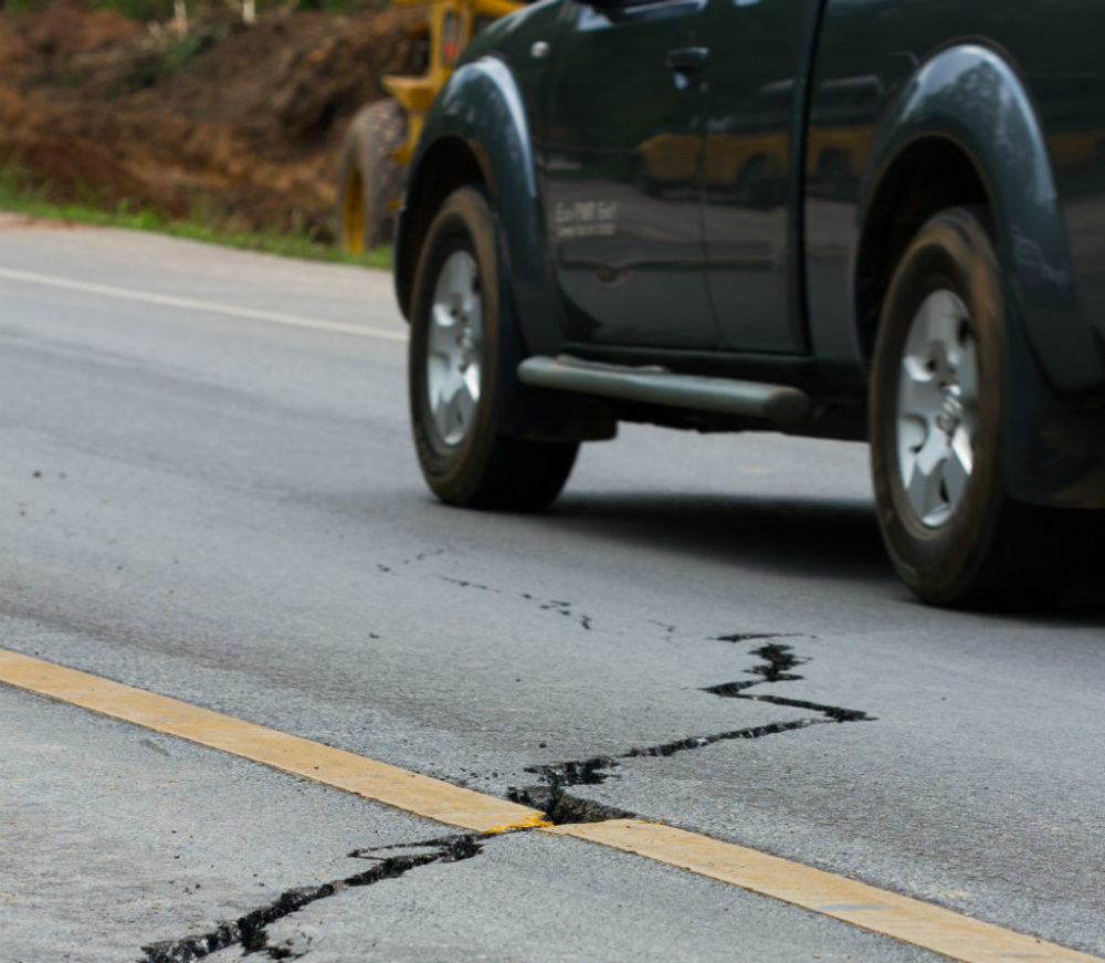 ¿Qué hacer en caso de que te sorprenda un sismo en tu coche?