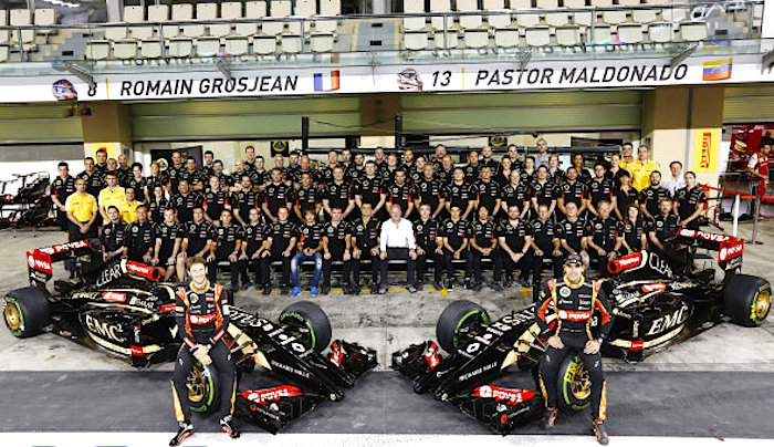 Lotus comprime 24 horas en Yas Marina en 80 segundos (vídeo)