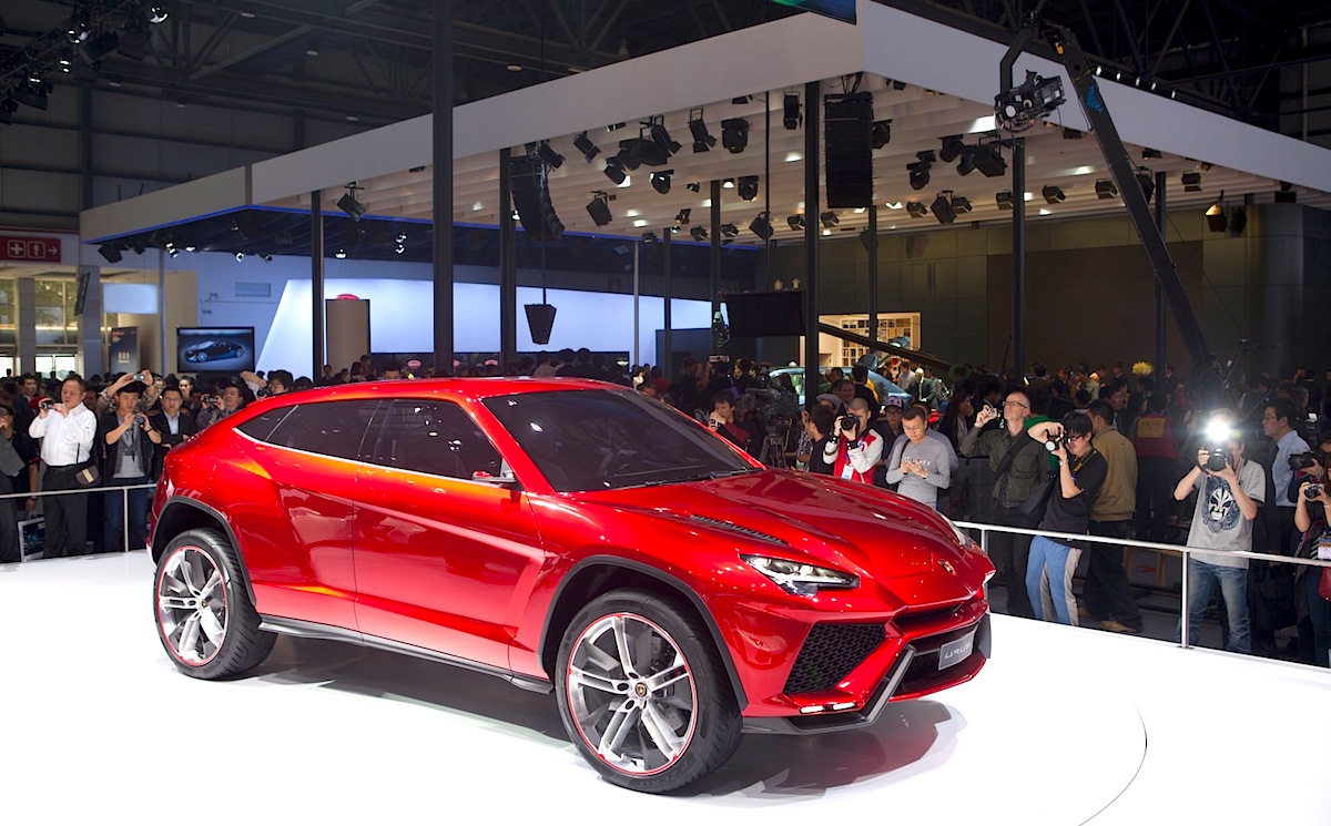 El CEO de Lamborghini lo tiene claro: Si hay un tercer modelo, será un SUV