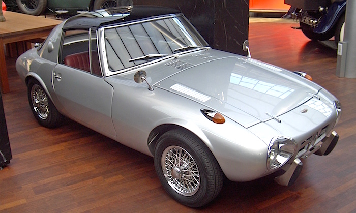 Toyota Sports 800, o el primer deportivo Toyota visto por Petrolicious (vídeo)
