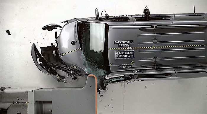 Estados Unidos estampa monovolúmenes y nos muestra por qué los crash test necesitan constante