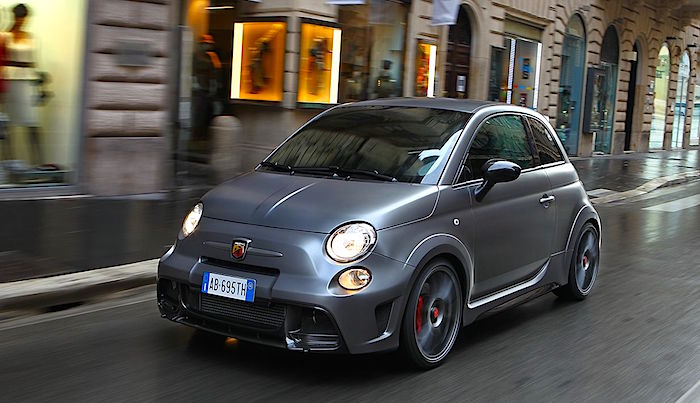 Abarth 695 biposto, un juguete por 40.900 euros.