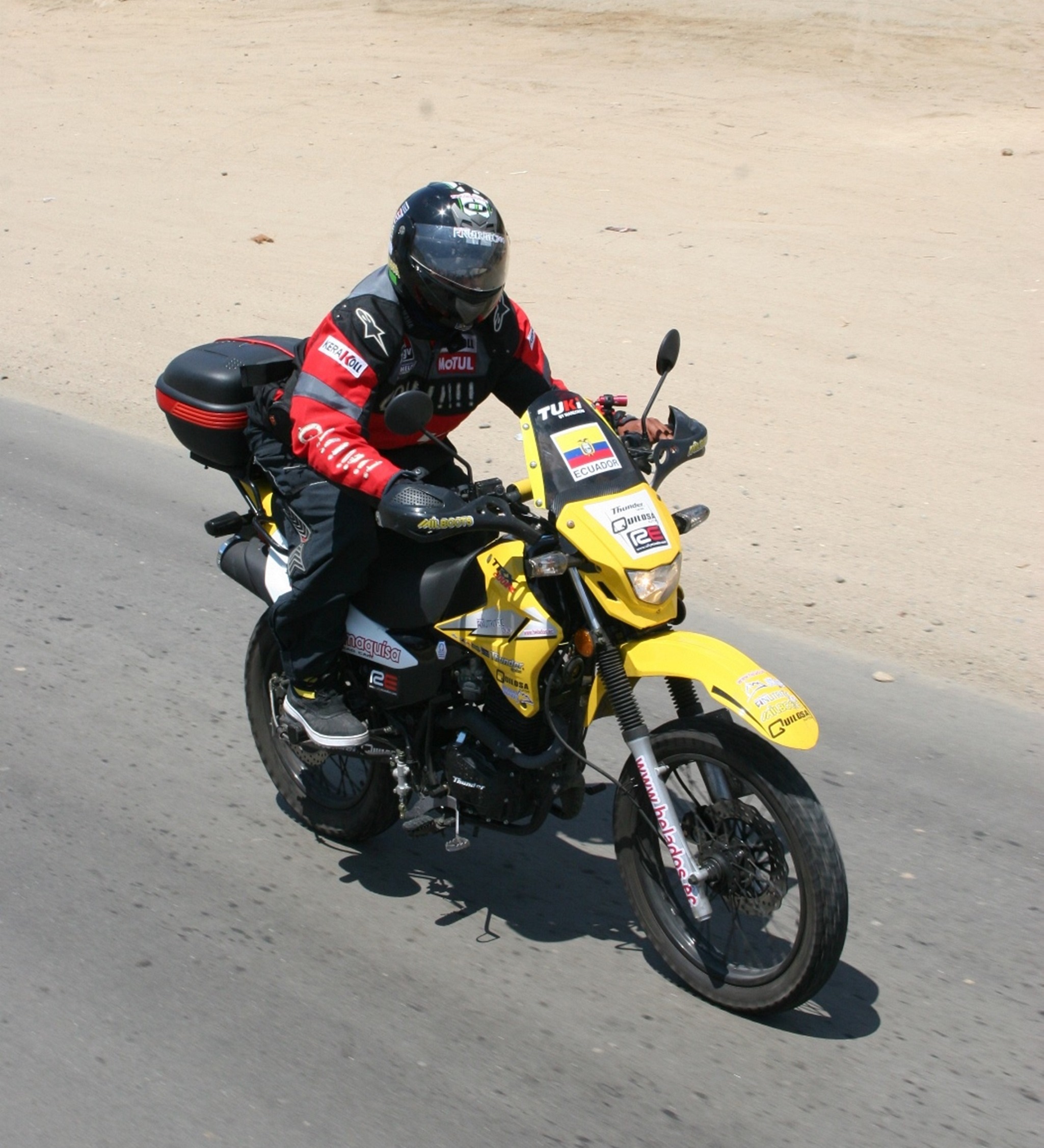 Recomendaciones Thunder para conducir moto bajo la lluvia