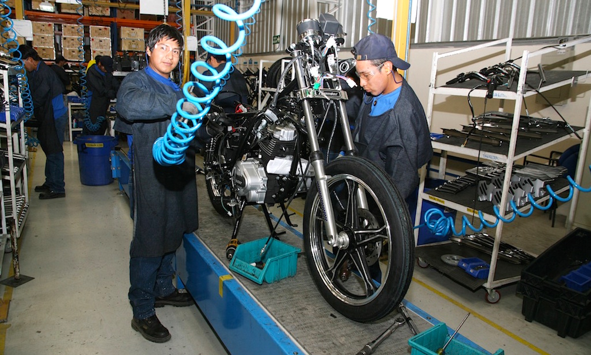 Siete minutos son suficientes para ensamblar una motocicleta Thunder