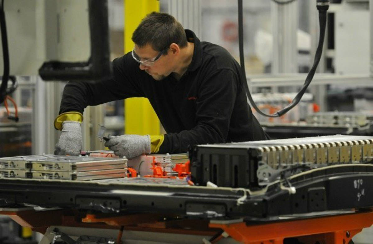 Fabricar una batería cuesta menos ¿los autos eléctricos serán más baratos que los térmicos?