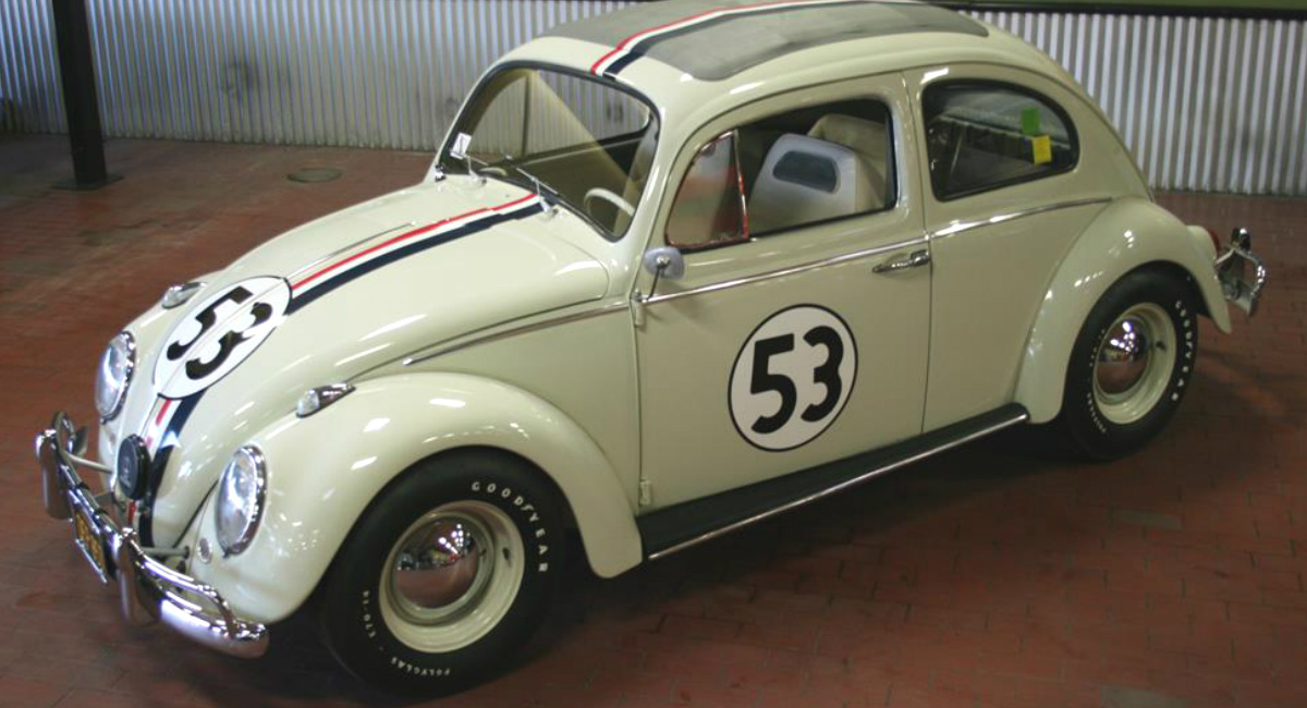 Clásico Volkswagen Beetle “Herbie” en subasta de Barrett - Jackson