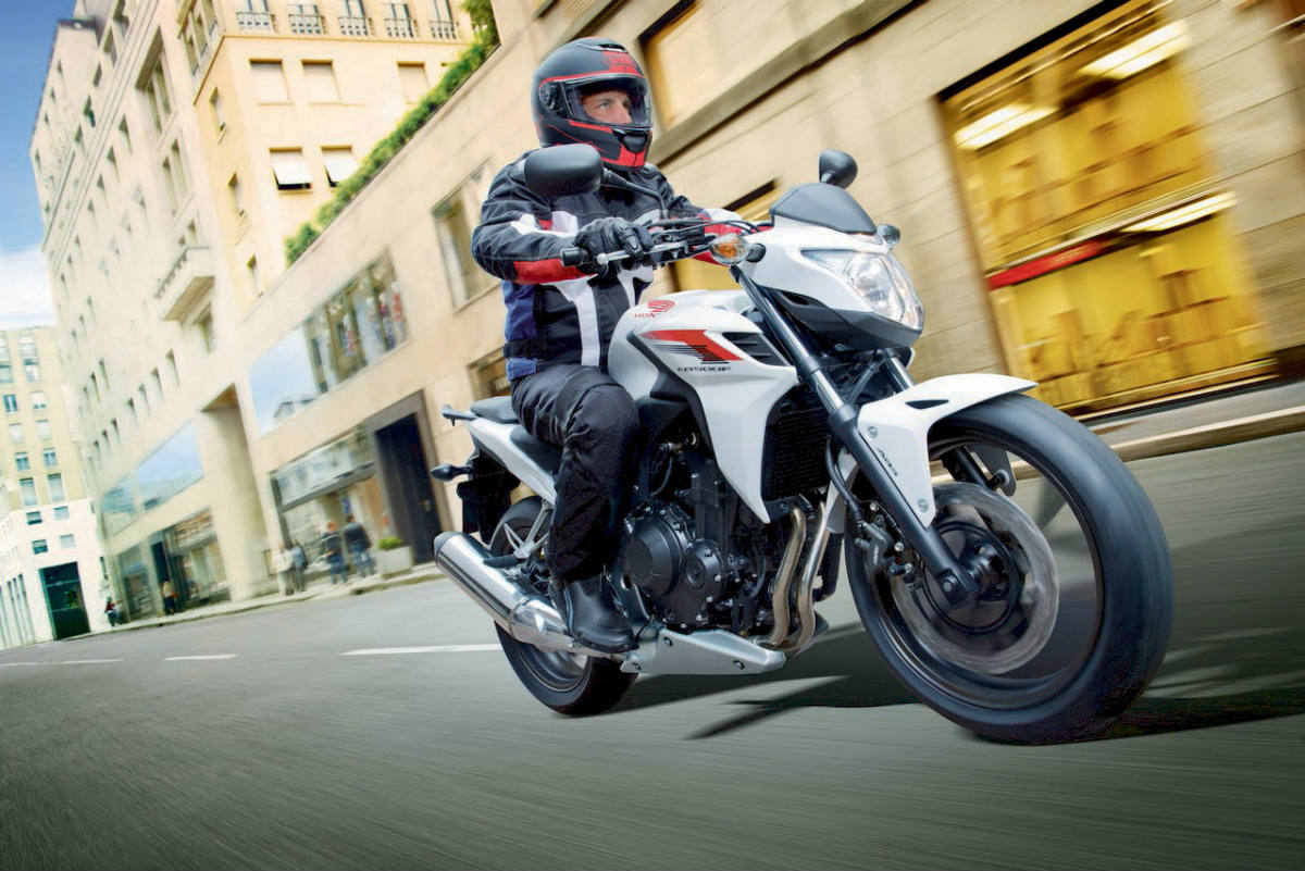 Licencia de conducir: El singular inconveniente de los ecuatorianos al manejar una moto