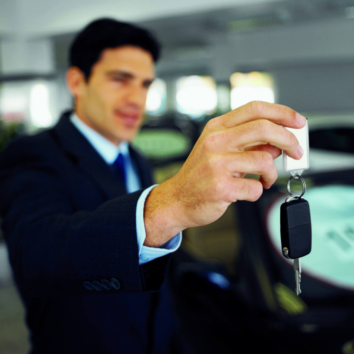 ¿En qué piensan ellos (y ellas) cuando van a comprar un auto?