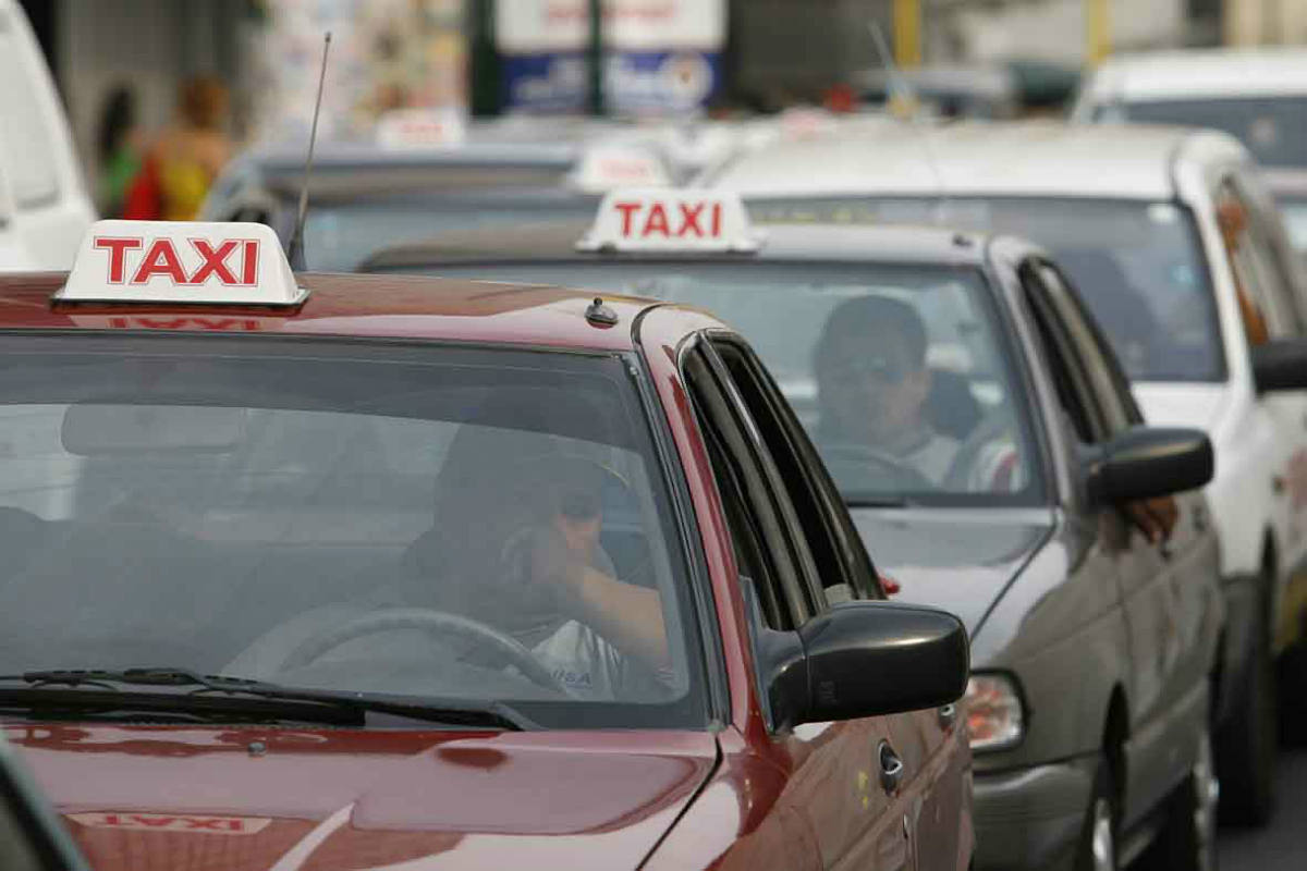 El 60% del tráfico en Lima son taxis, pero solo cubren el 4% de la demanda. Algo no cuadra.