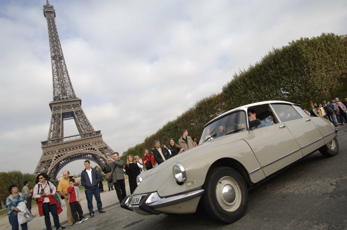 DS celebra su lanzamiento como marca propia con una espectacular exposición en París