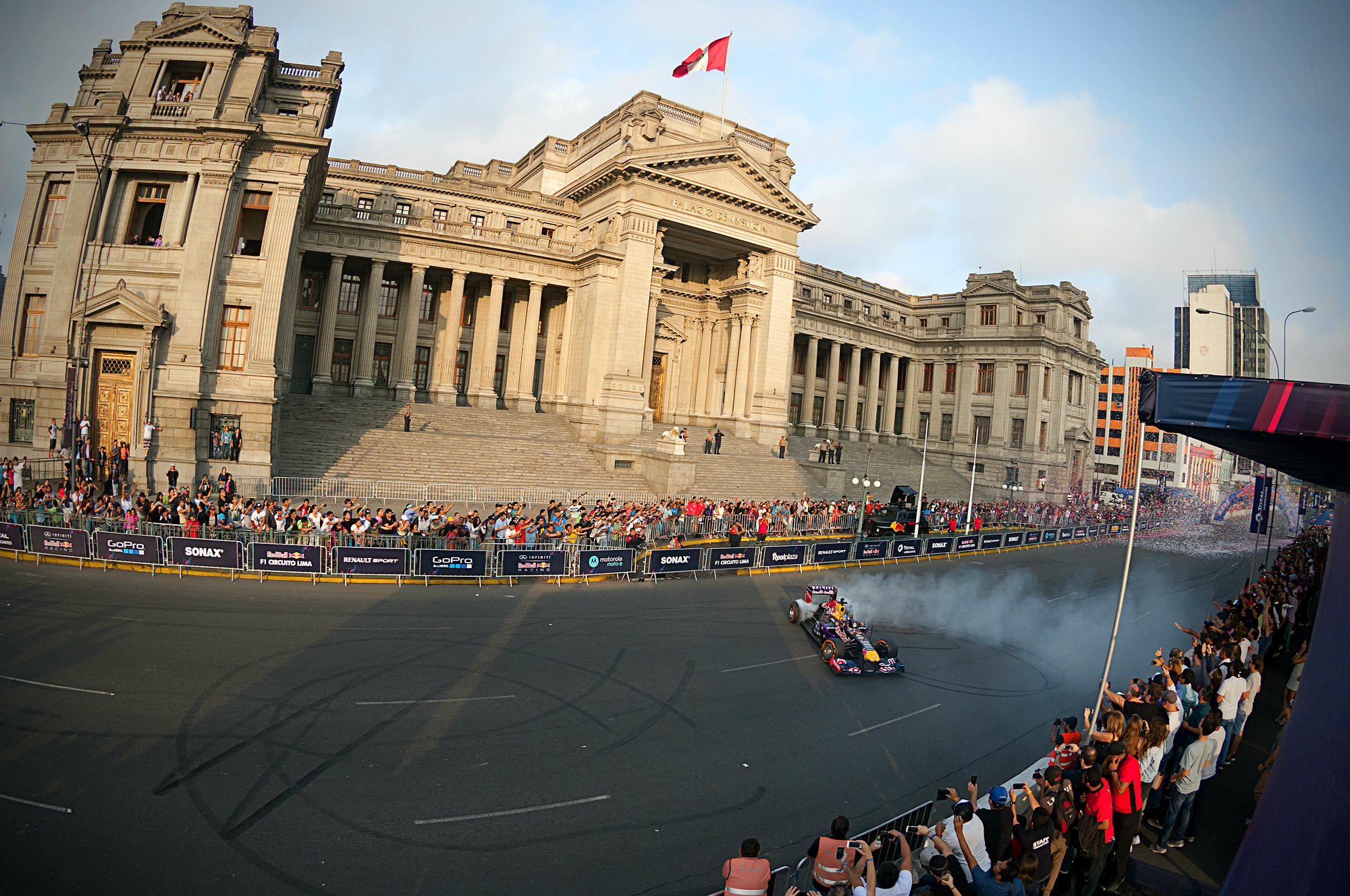 Carlos Sainz Jr. y el espectáculo de la Fórmula 1 en Lima