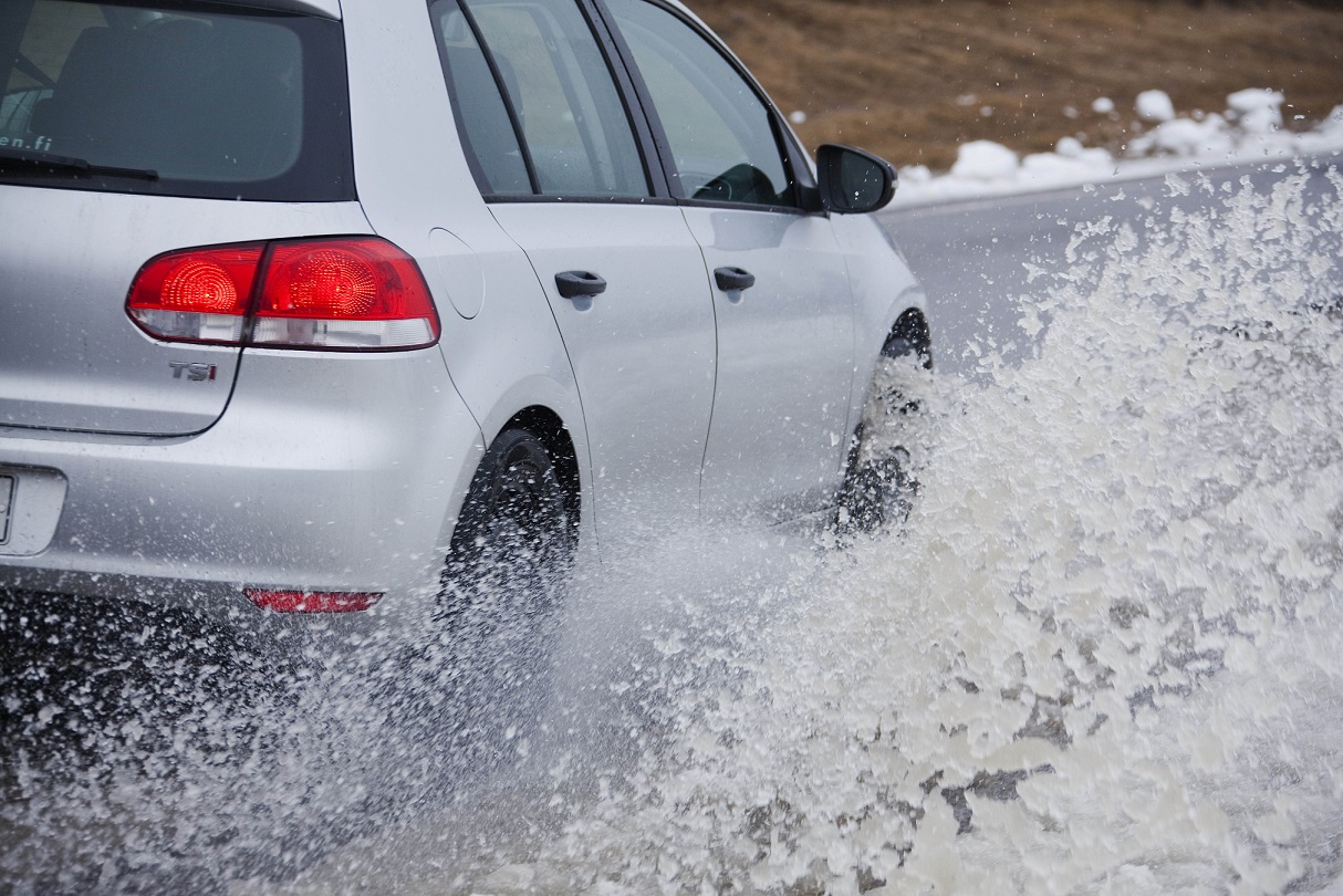 Aquaplaning: ¿qué es y por qué es tan peligroso?