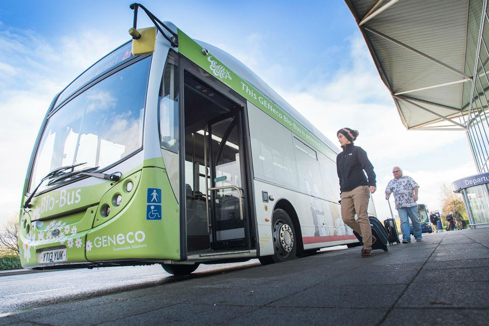 Desarrollan un autobús que funciona con desechos humanos