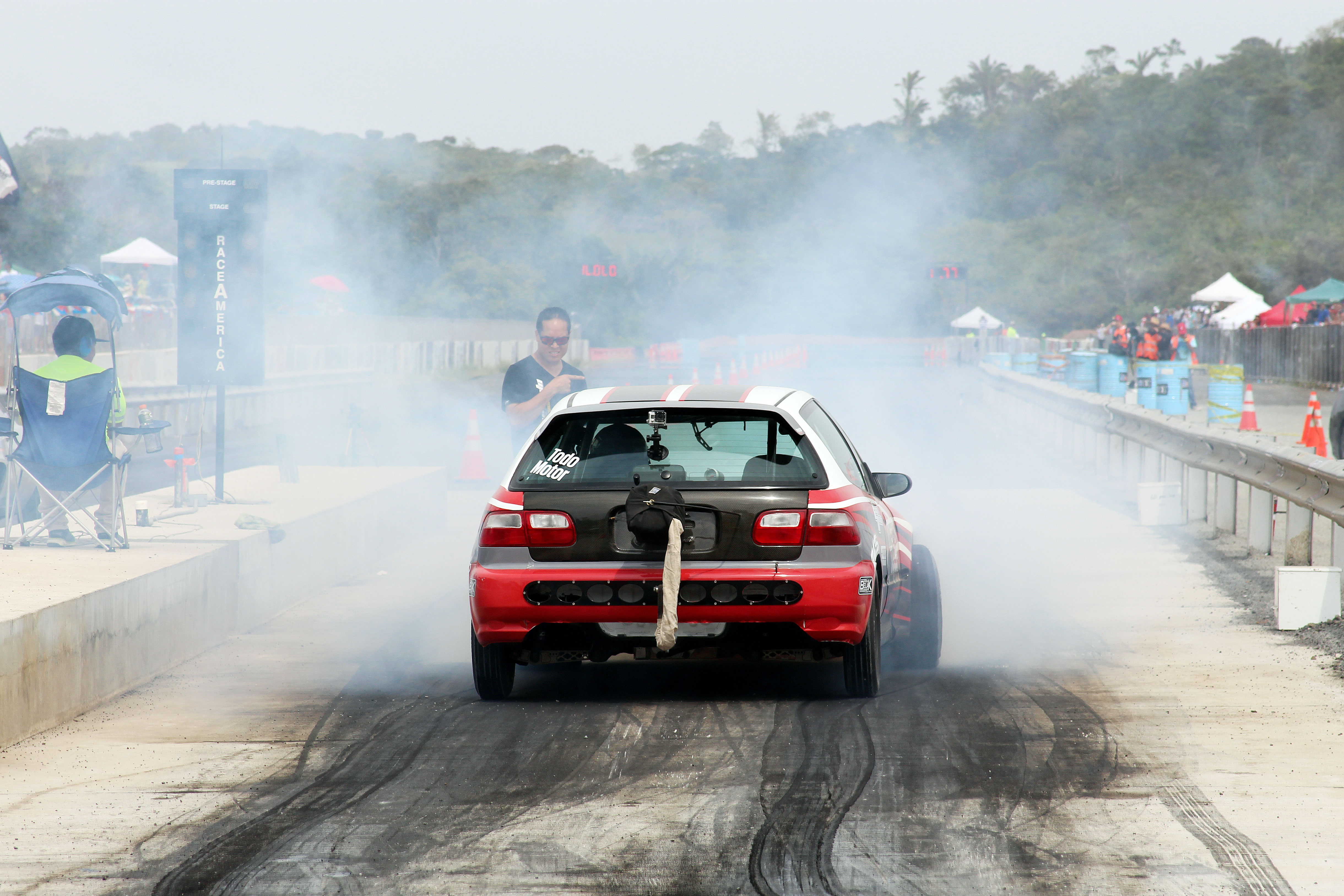 Los tiempos más rápidos se enfrentan en las primeras carreras 'Drag Pro'