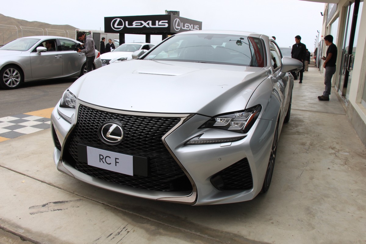 Lexus, un despliegue de lujo y adrenalina en el autódromo de La Chutana