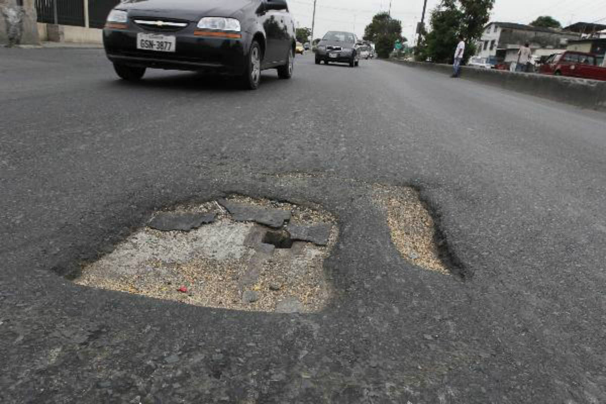 ¡La de nunca acabar! La vía Perimetral de Guayaquil sigue en mal estado