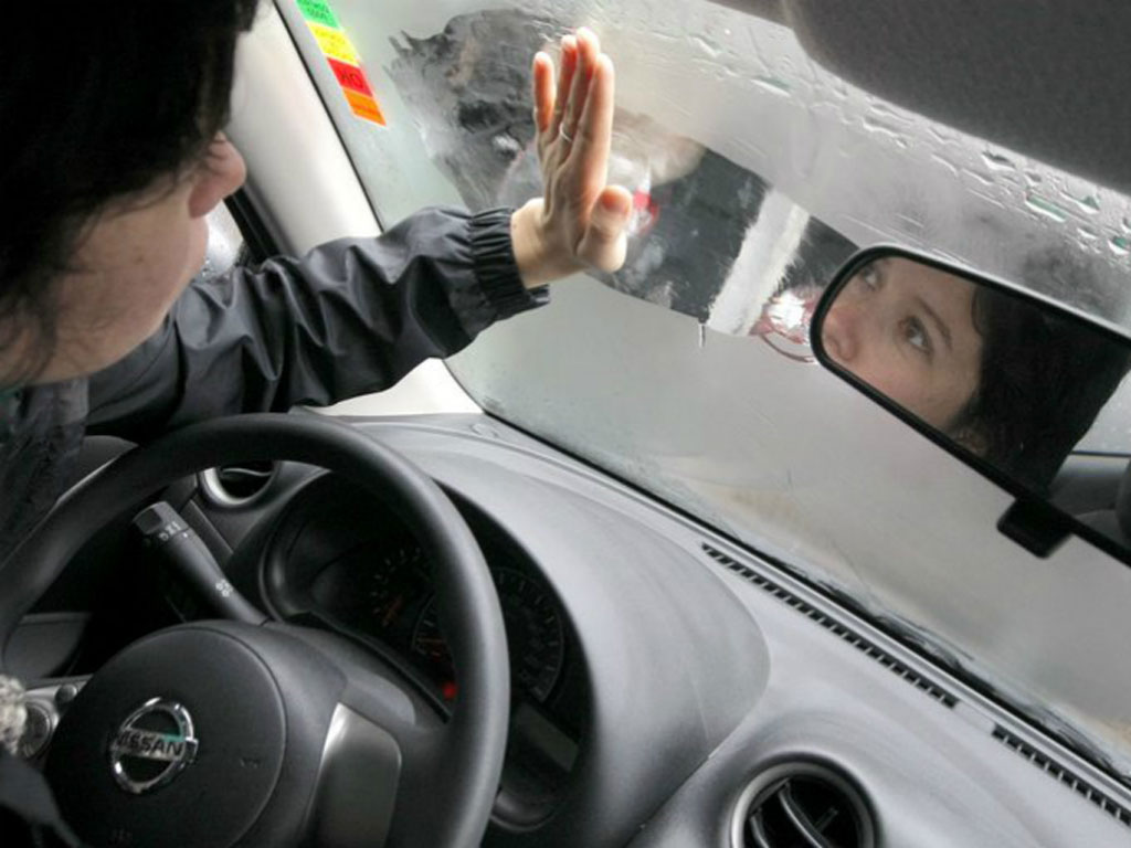 5 métodos caseros para evitar que se empañen las lunas del auto