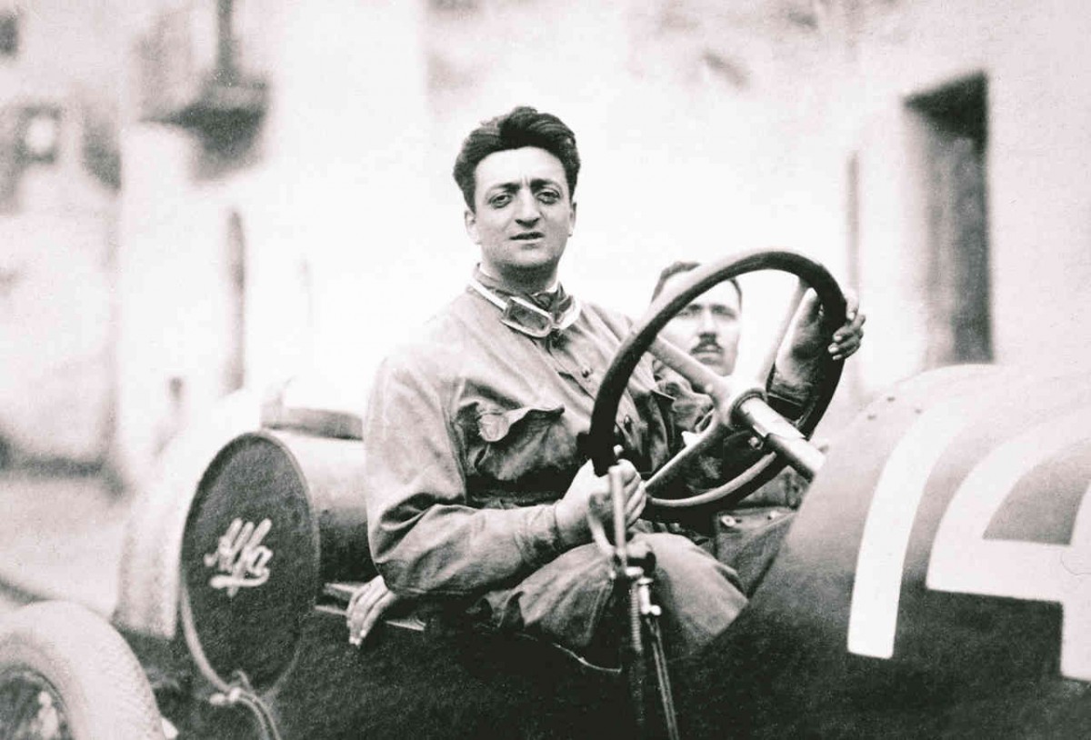 De Niro y Christian Bale darán vida a Enzo FerrarI