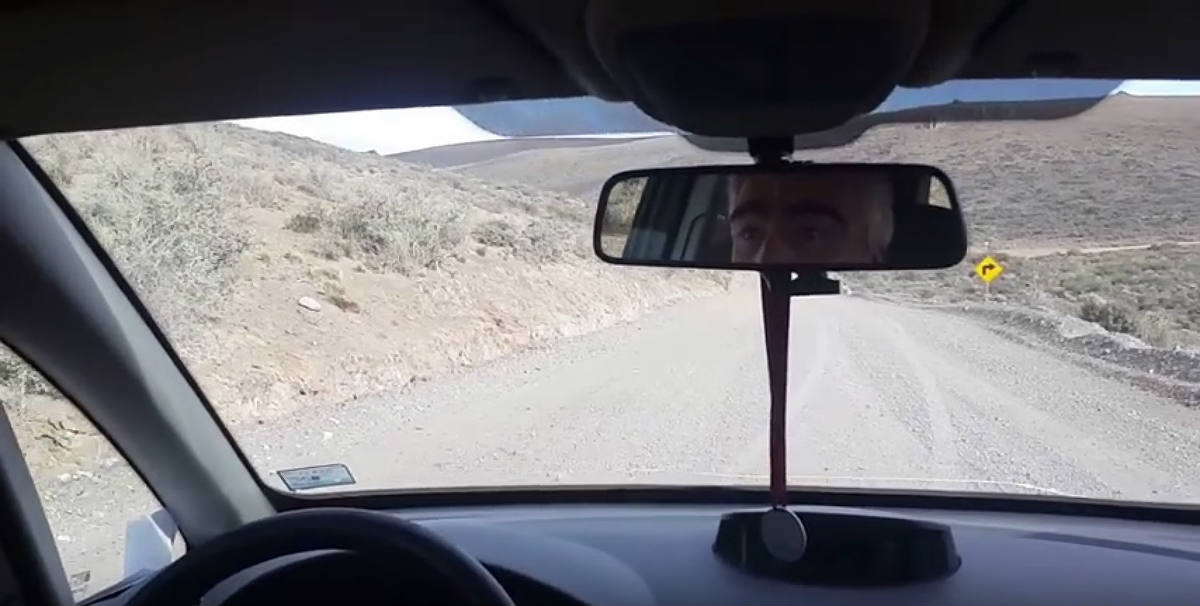¿En Argentina los autos van para arriba en una bajada? Sí y te explicamos cómo lo logran