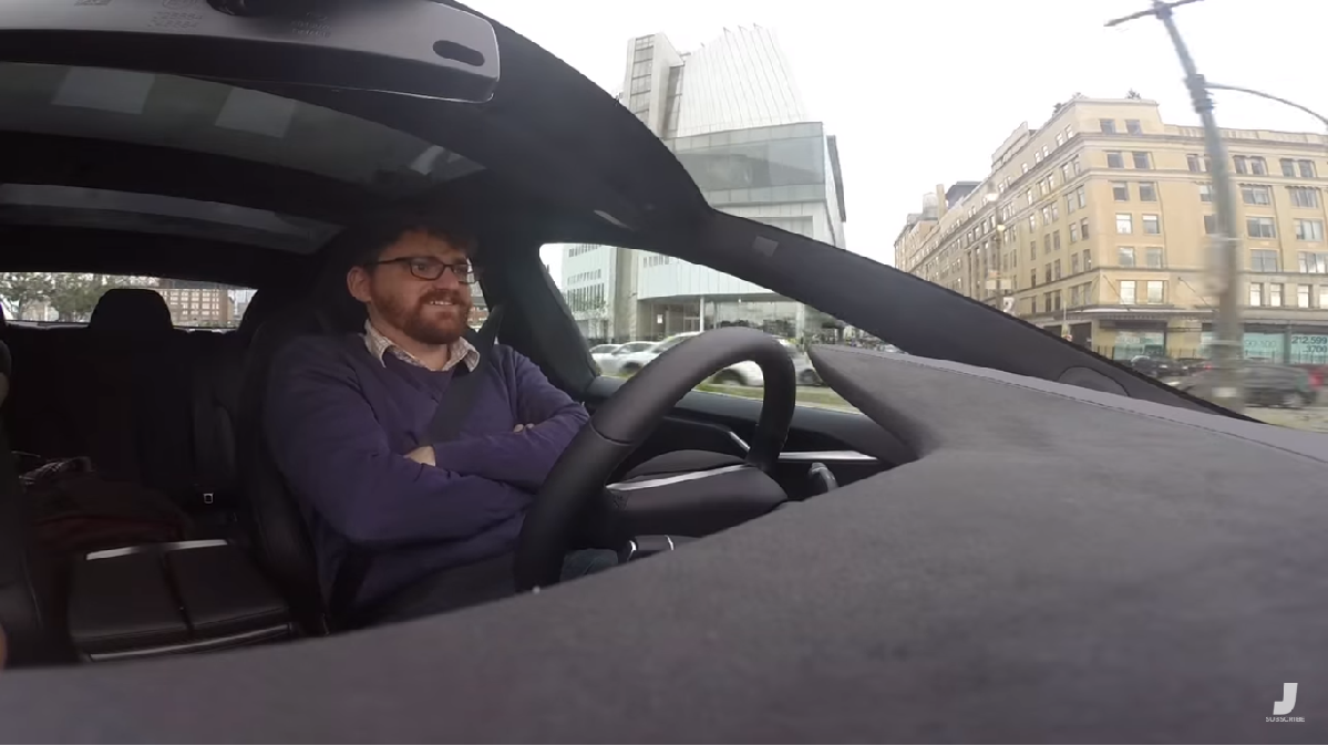 ¿Ha sido Tesla poco prudente con el lanzamiento de su piloto automático?