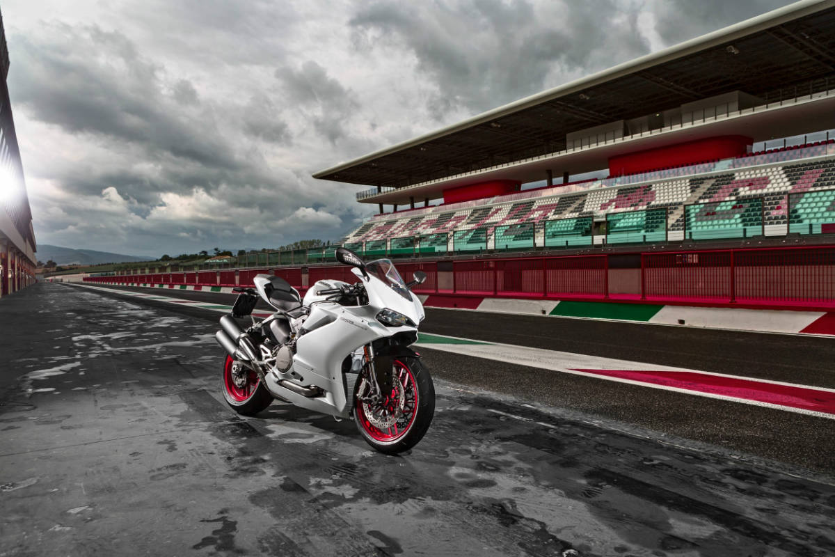 Ducati lanzó en el EICMA 2015 la nueva Panigale 959 y aquí te decimos lo que trae