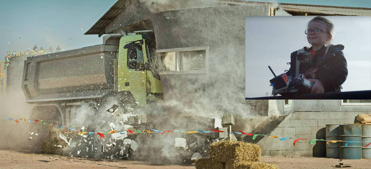 Volvo deja a una niña de cuatro años manejar un camión y estos son los resultados
