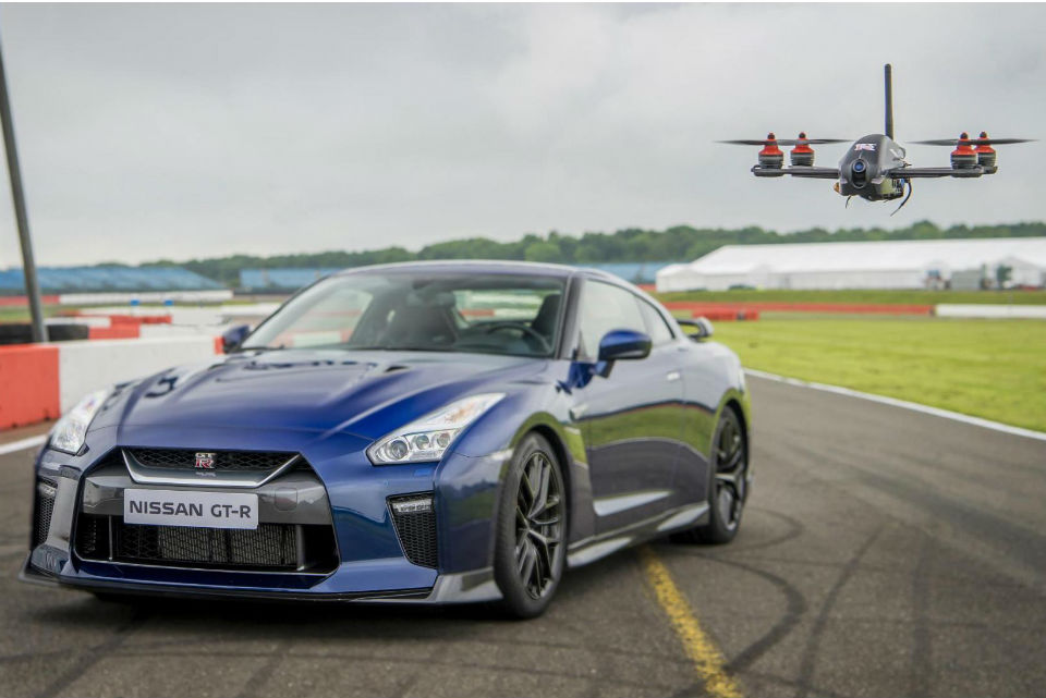 Godzilla volador; Nissan GT-R drone