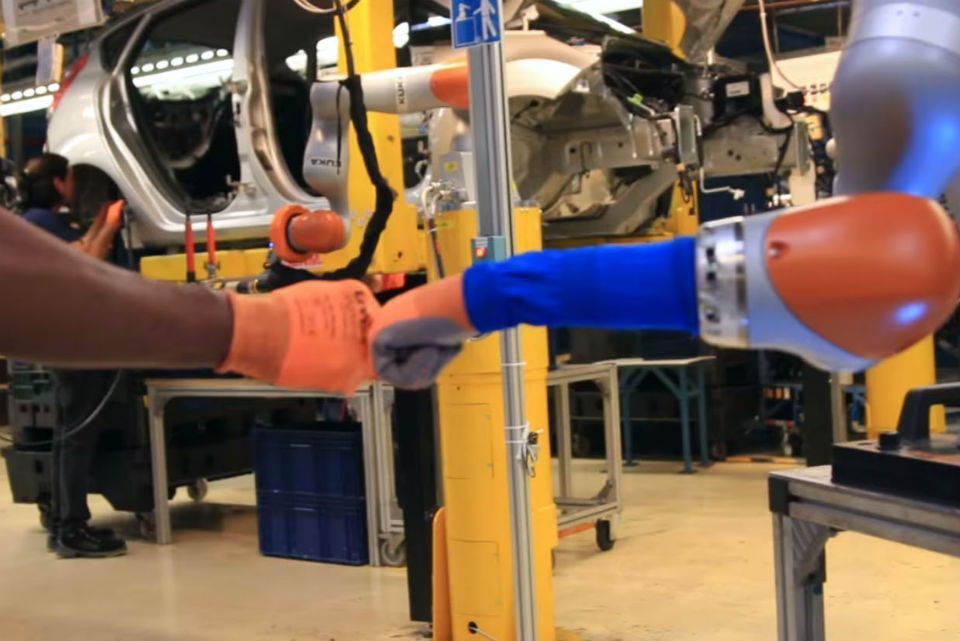 Cobot: los robots que ayudan a los operarios