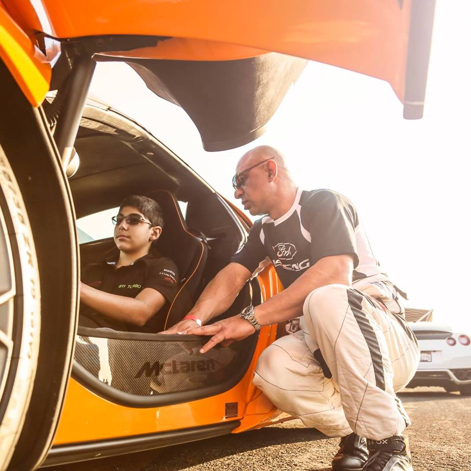 Tiene 13 años y conduce un Bugatti Veyron a 325 km/h