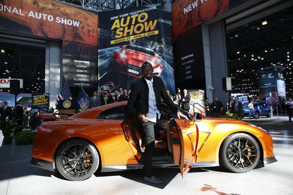 Usain Bolt, el hombre más rápido del mundo y los autos