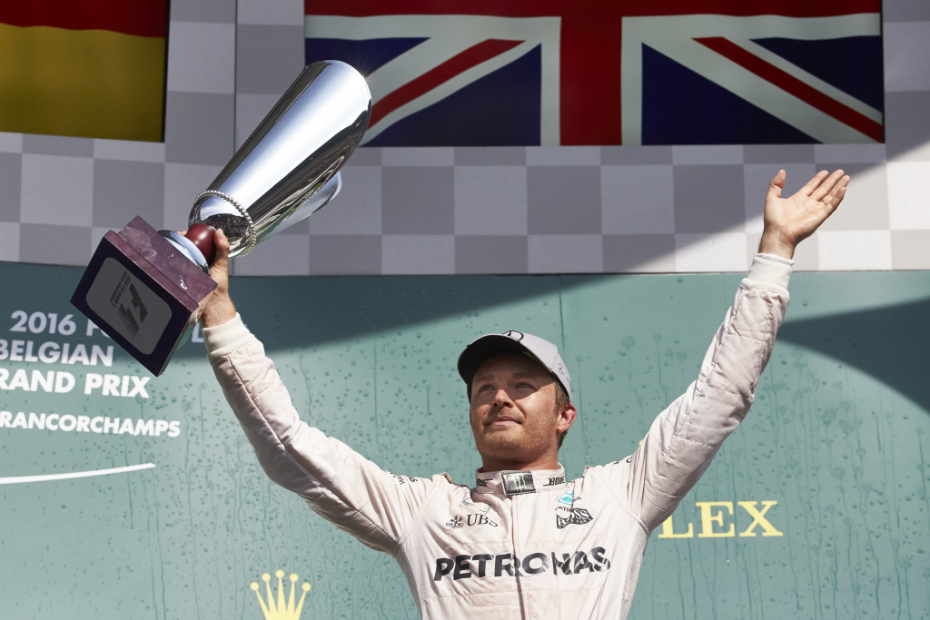 Rosberg vence en accidentado GP de Bélgica