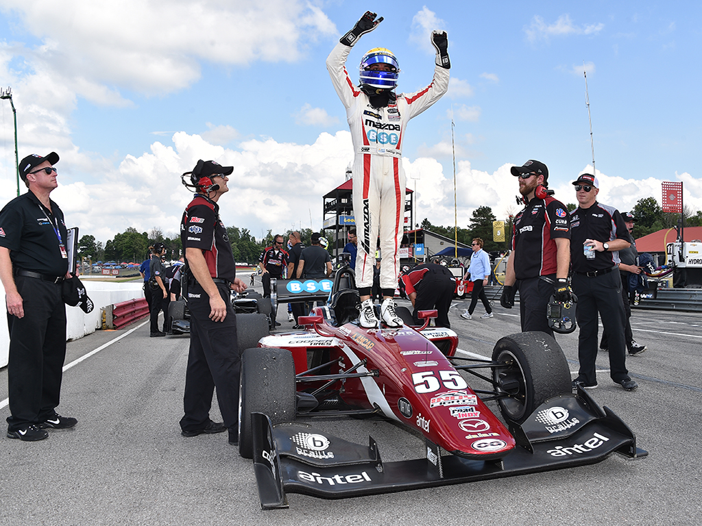 Latinos se destacan en las divisiones de IndyCar