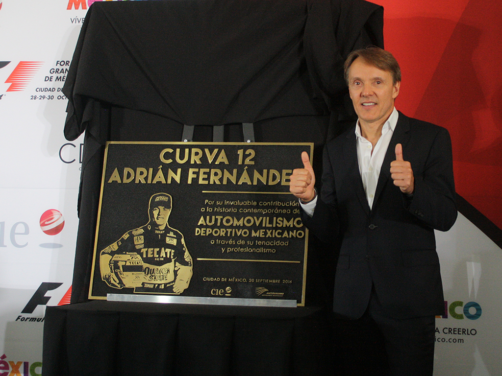 Adrián Fernández recibe homenaje en el Hermanos Rodríguez