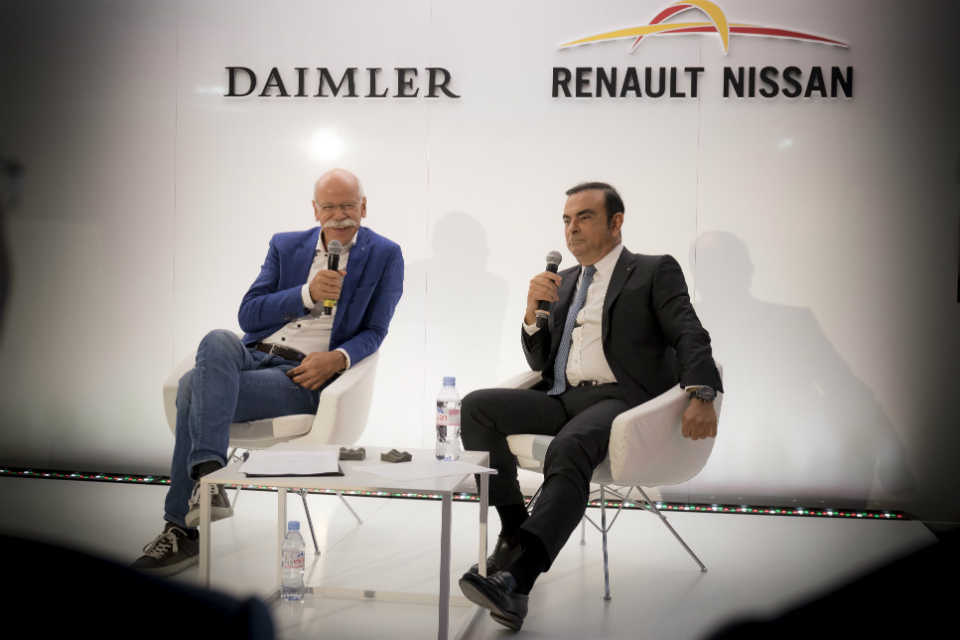 Daimler ratifica su pacto con la alianza Renault Nissan
