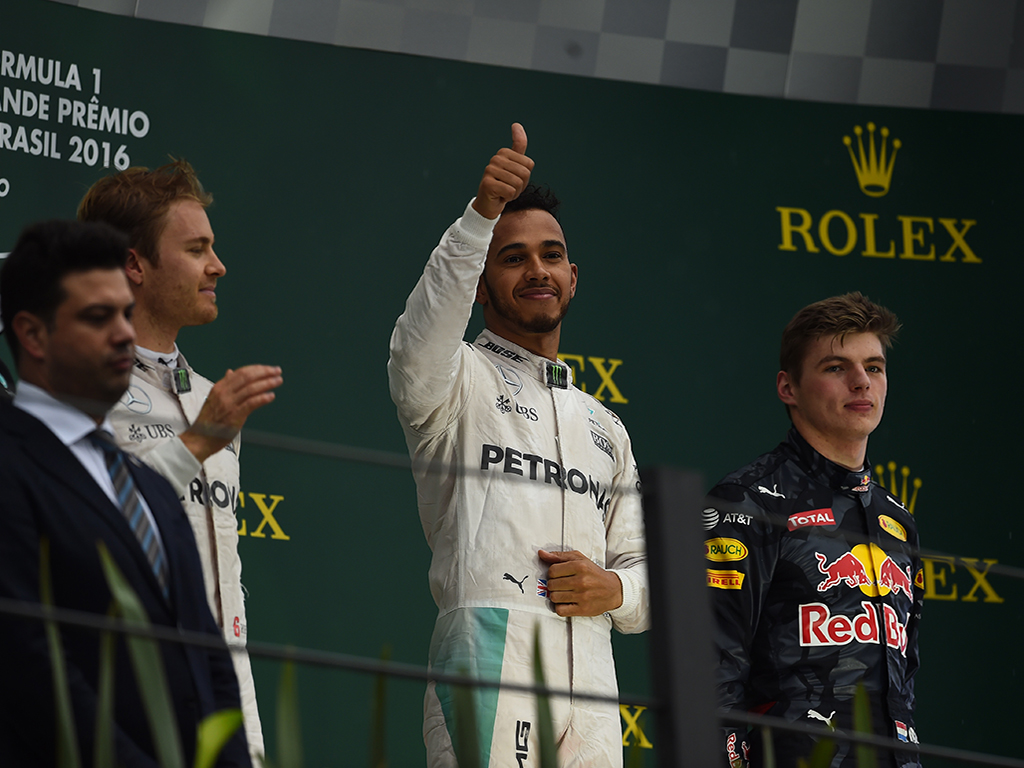 Hamilton gana complicado Gran Premio de Brasil