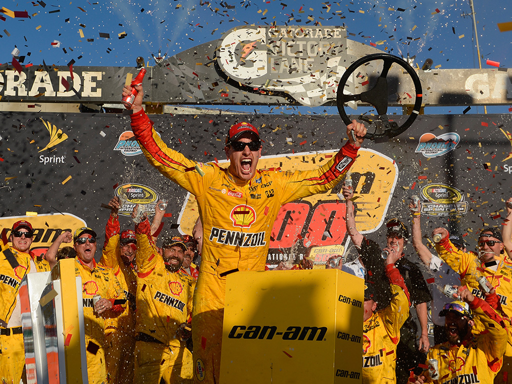 NASCAR: Logano se roba el pase a la final de Cup