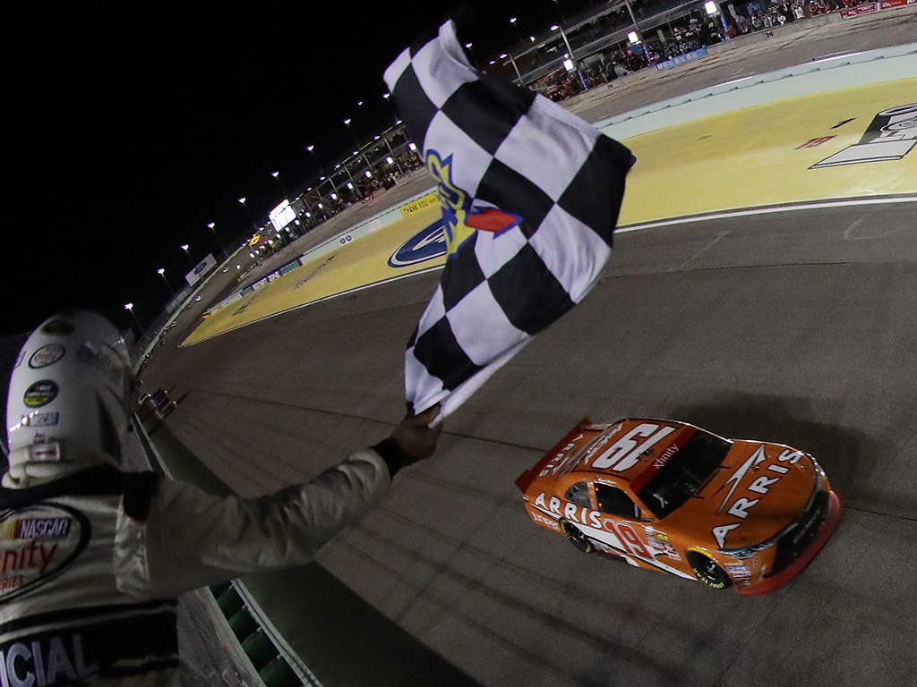 Daniel Suárez hace historia en la serie NASCAR