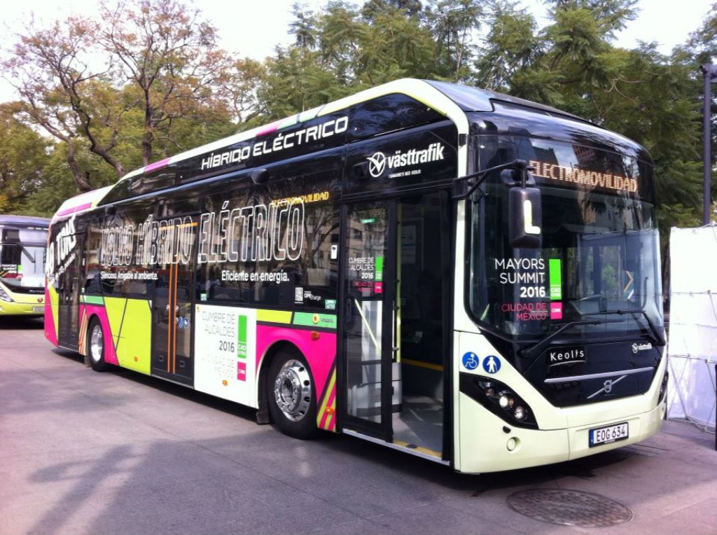 Volvo presentó autobús híbrido-eléctrico para la CDMX