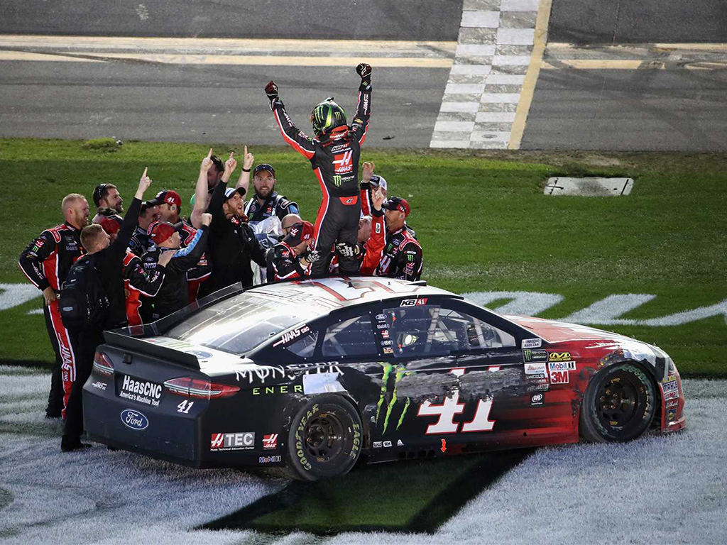 Kurt Busch rompió el maleficio en Daytona