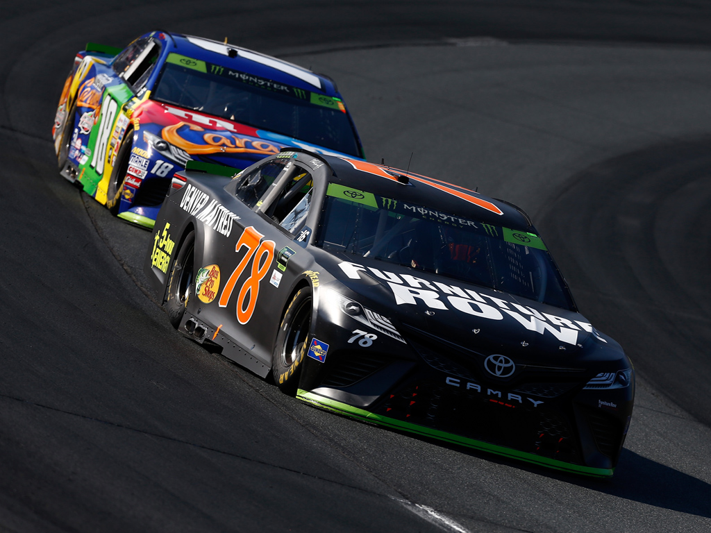 Toyota domina en el arranque de los playoffs de NASCAR