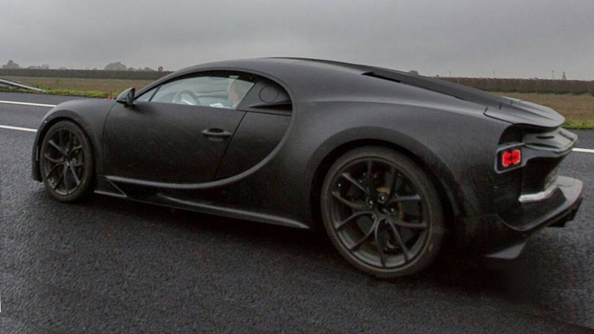 (VIDEO) ¿Qué hace el Bugatti Chiron junto a estos superdeportivos?