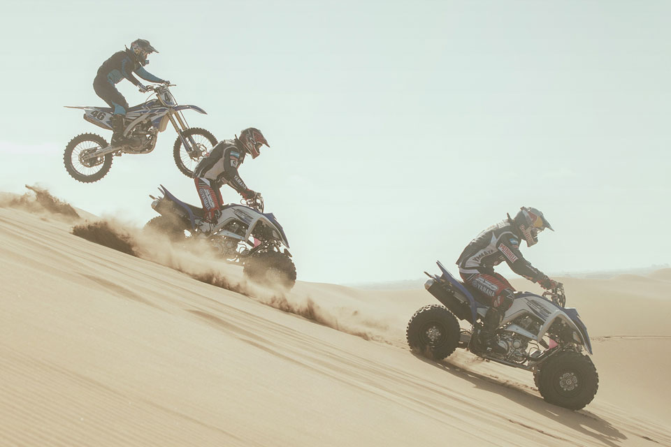 Yamaha junto a Marcos y Alejandro Patronelli y Mauricio Gómez