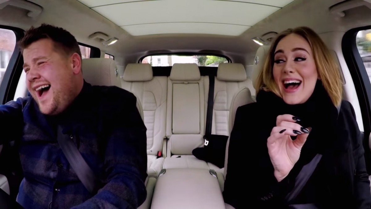 ¿Por qué nos gusta tanto cantar en el auto?
