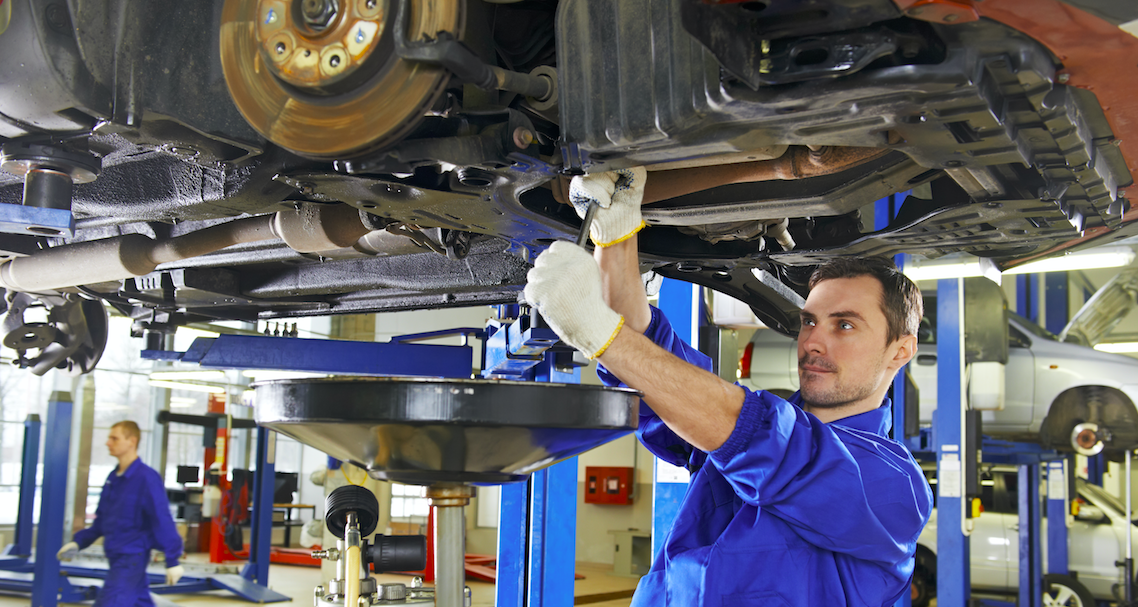 Evita problemas, realiza el mantenimiento de tu auto en un servicio certificado