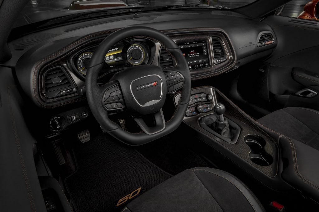 Dodge Challenger 50 Aniversario 2020 interior