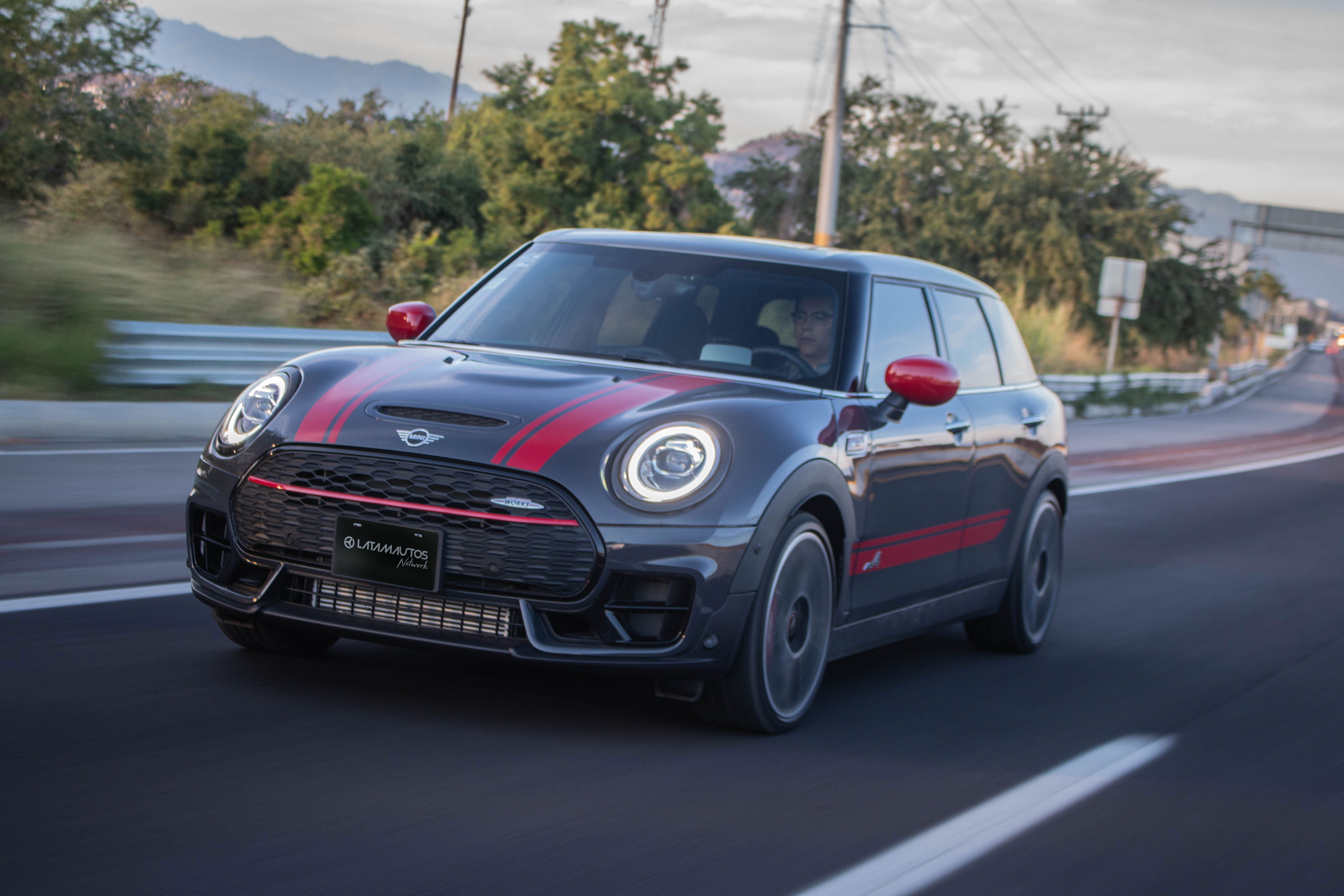 MINI Clubman JCW ALL4 2020: Poder y estilo para todos