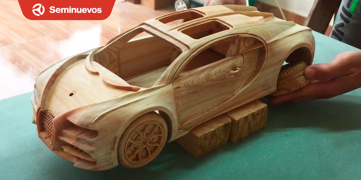 YouTuber recrea autos usando únicamente madera, martillo y cincel